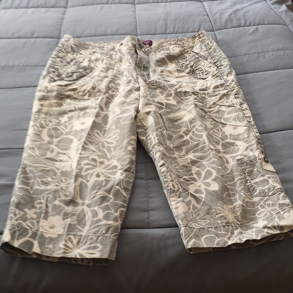 Woman's capris